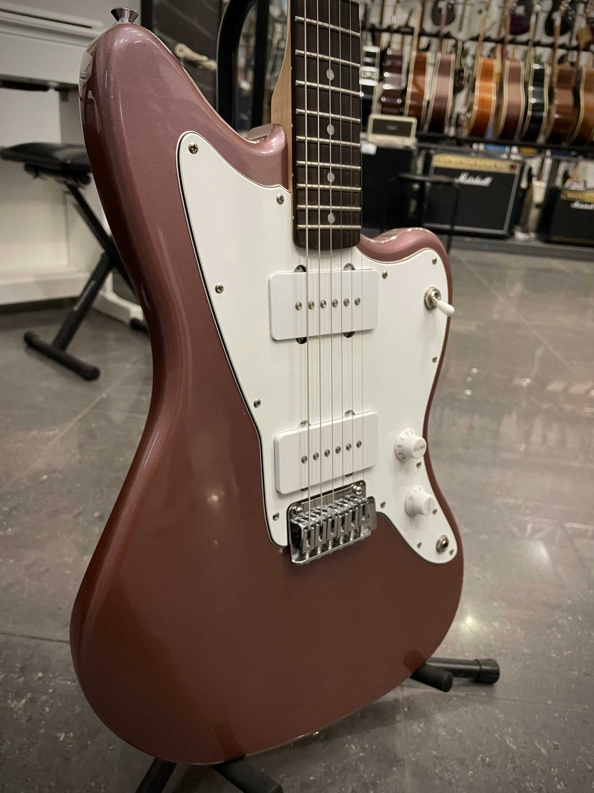 Електрогітара SQUIER, Jazzmaster LR Burgundy Mist