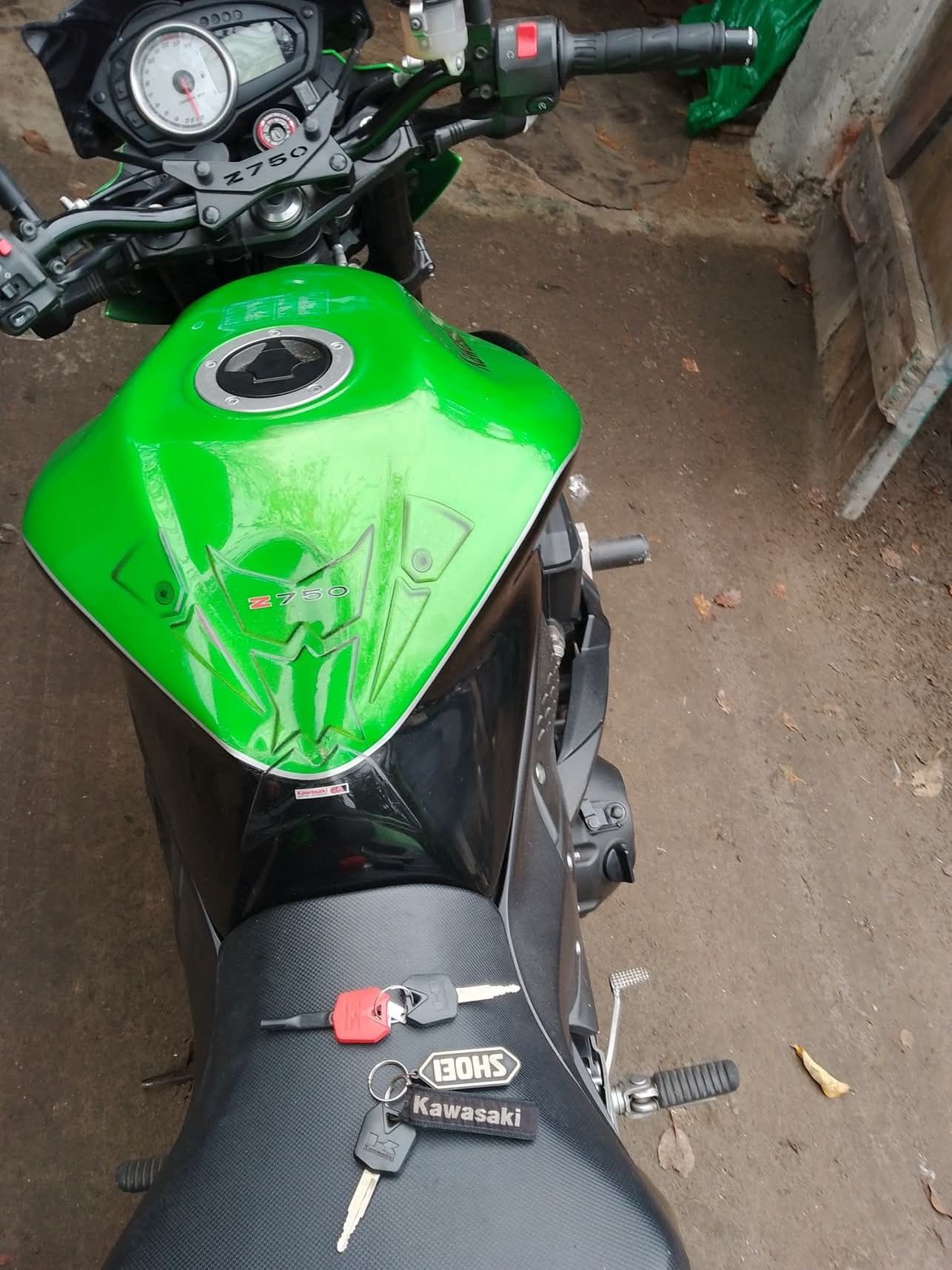 KAWASAKI Z750 ABS rok 2009 naked bike