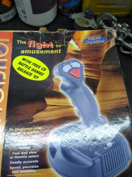Vendo joystick Microsoft Sidewinder para PC, ideal para jogos de simul