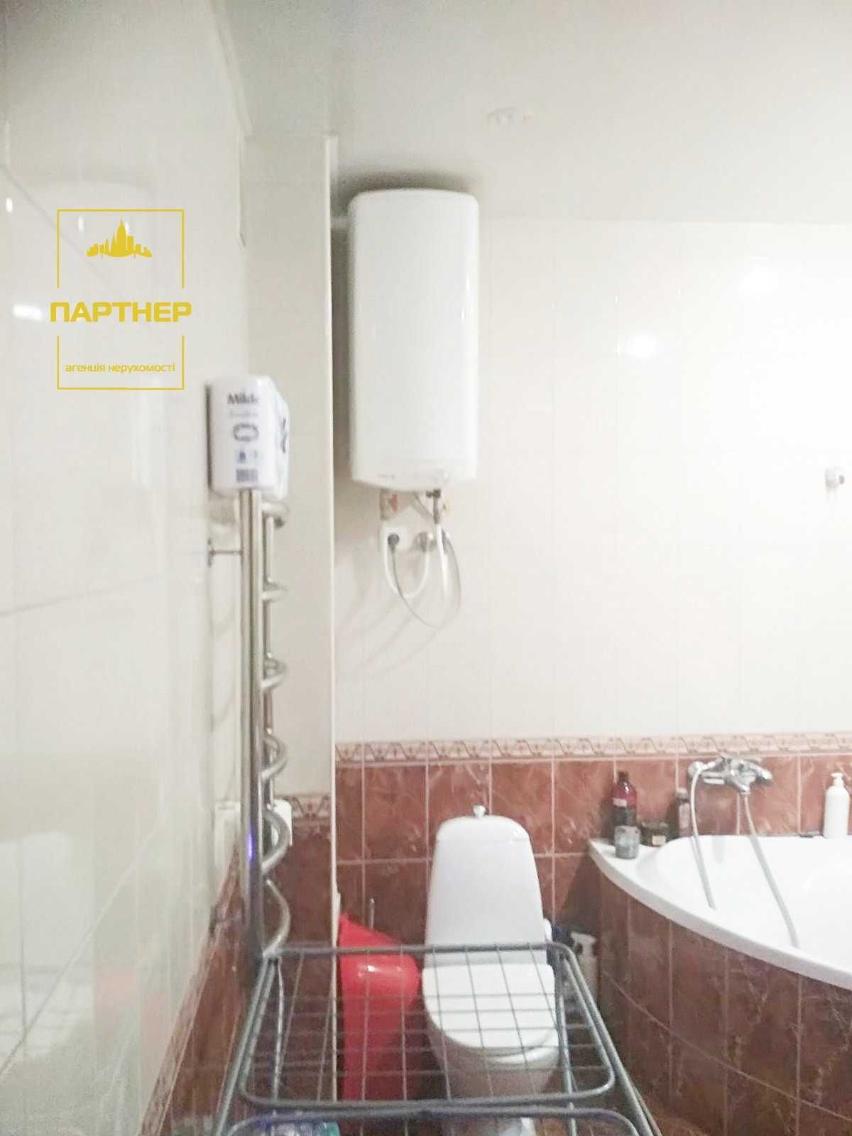 Продам  видову трикімнатну  квартиру  із   ремонтом     у  Кременчуці