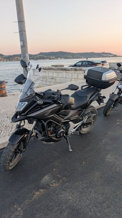 Honda NC750X 2020 com malas laterais e topcase