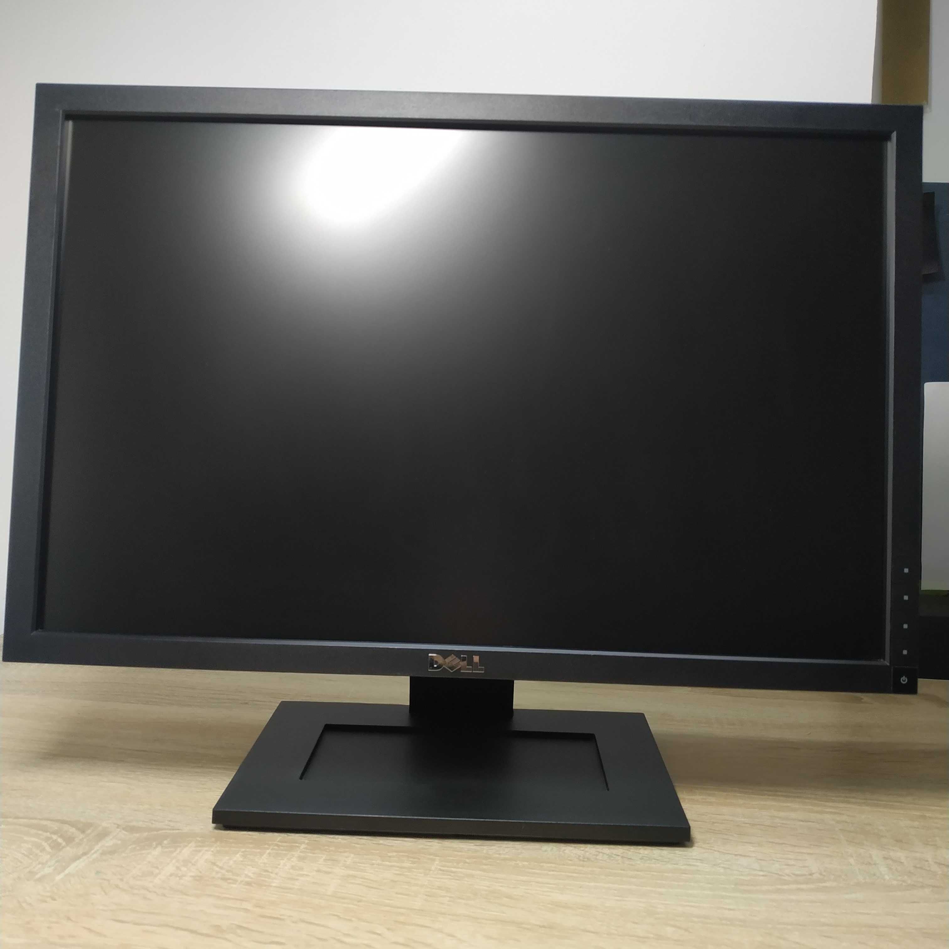 Монітор б/в 22" Dell P2210f (TN / 1680x1050 / DP / DVI / VGA