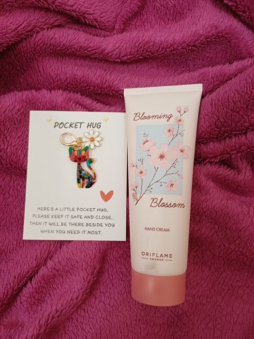 Creme de Mãos Blooming Blossom, da Oriflame.
Chaveiro Gato pocket hug