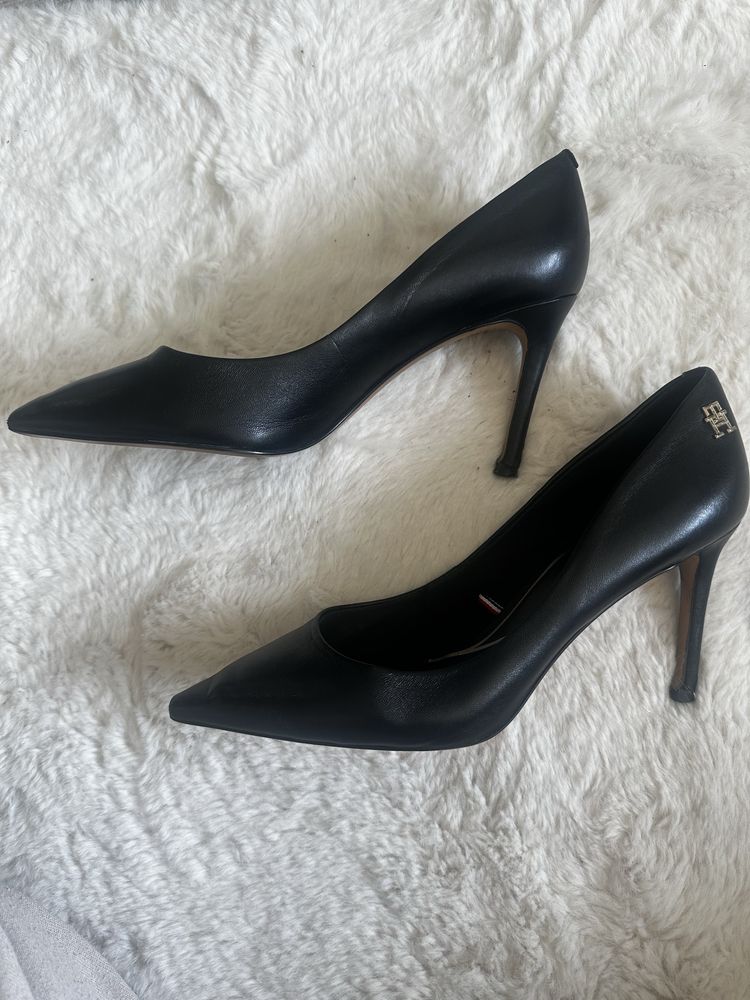 Buty szpilki czółenka czarne Tommy Hilfiger 39