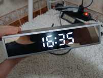 Cyfrowy budzik XTRONIC z ładowarką indukcyjną