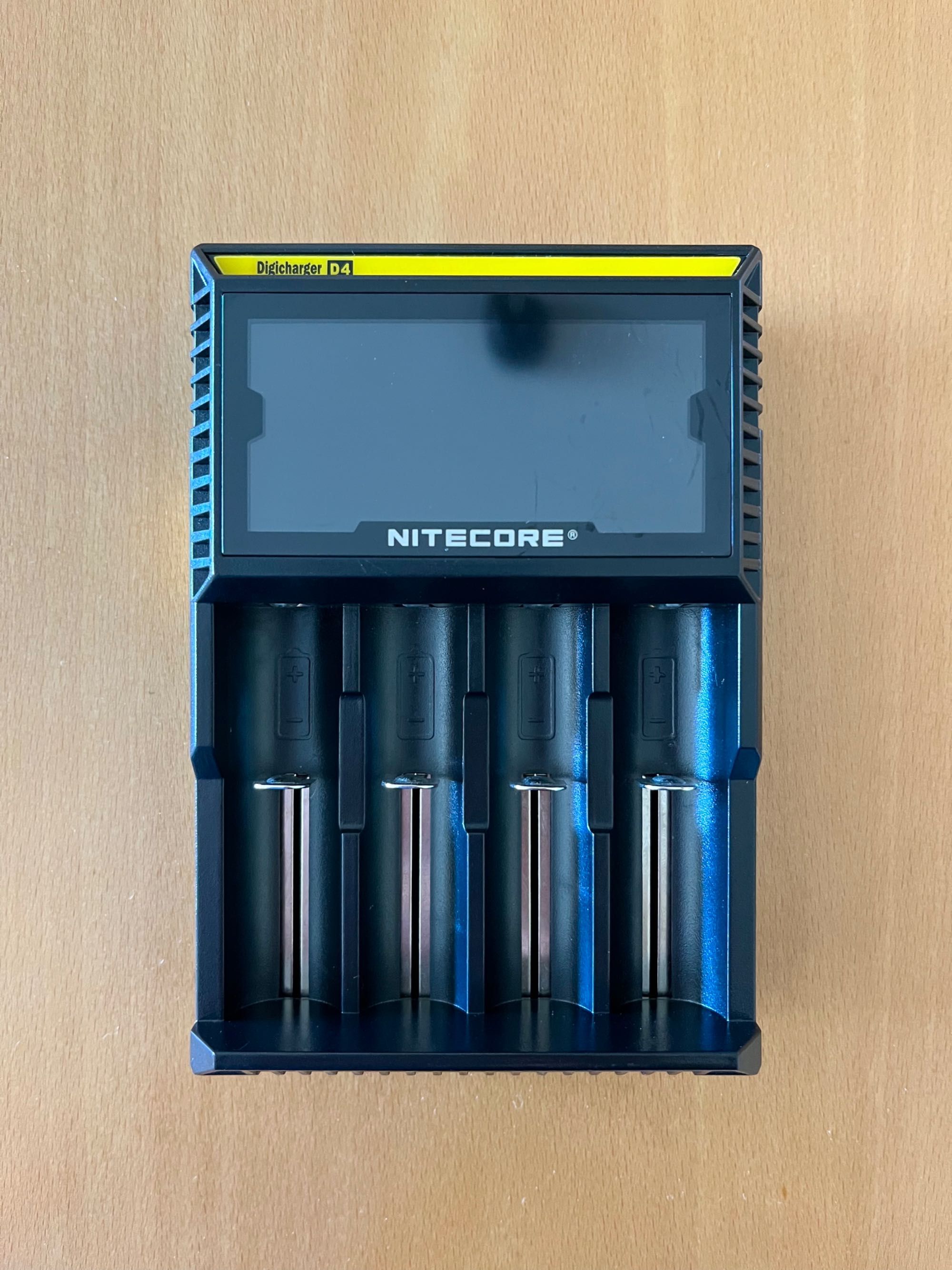Carregador Pilhas Nitecore D4