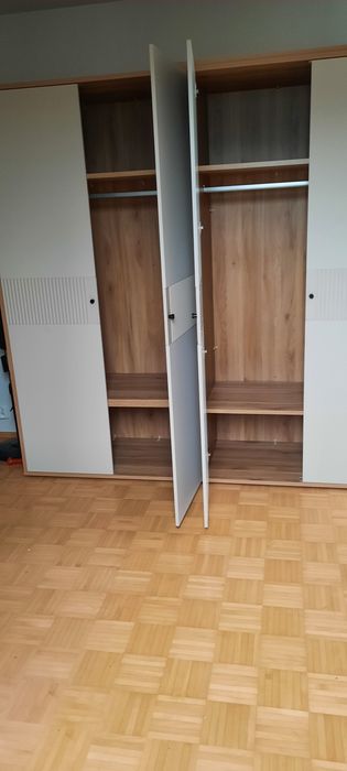 Szafa ubraniowa 4 drzwiowa Agata meble seria Rankin + 2 półki