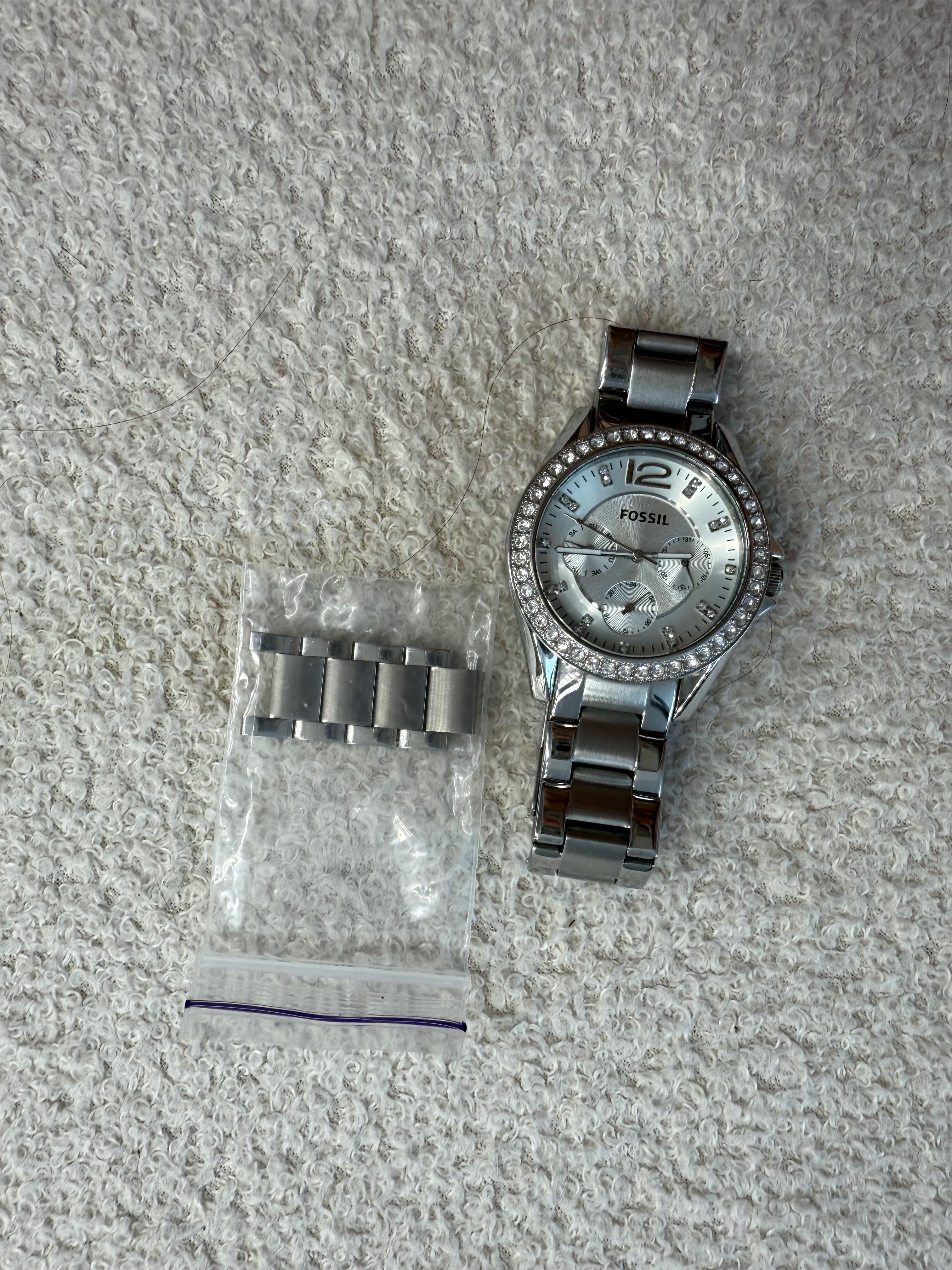 FOSSIL Riley ES3202 — жіночий годинник у сріблястому стилі з камінцями