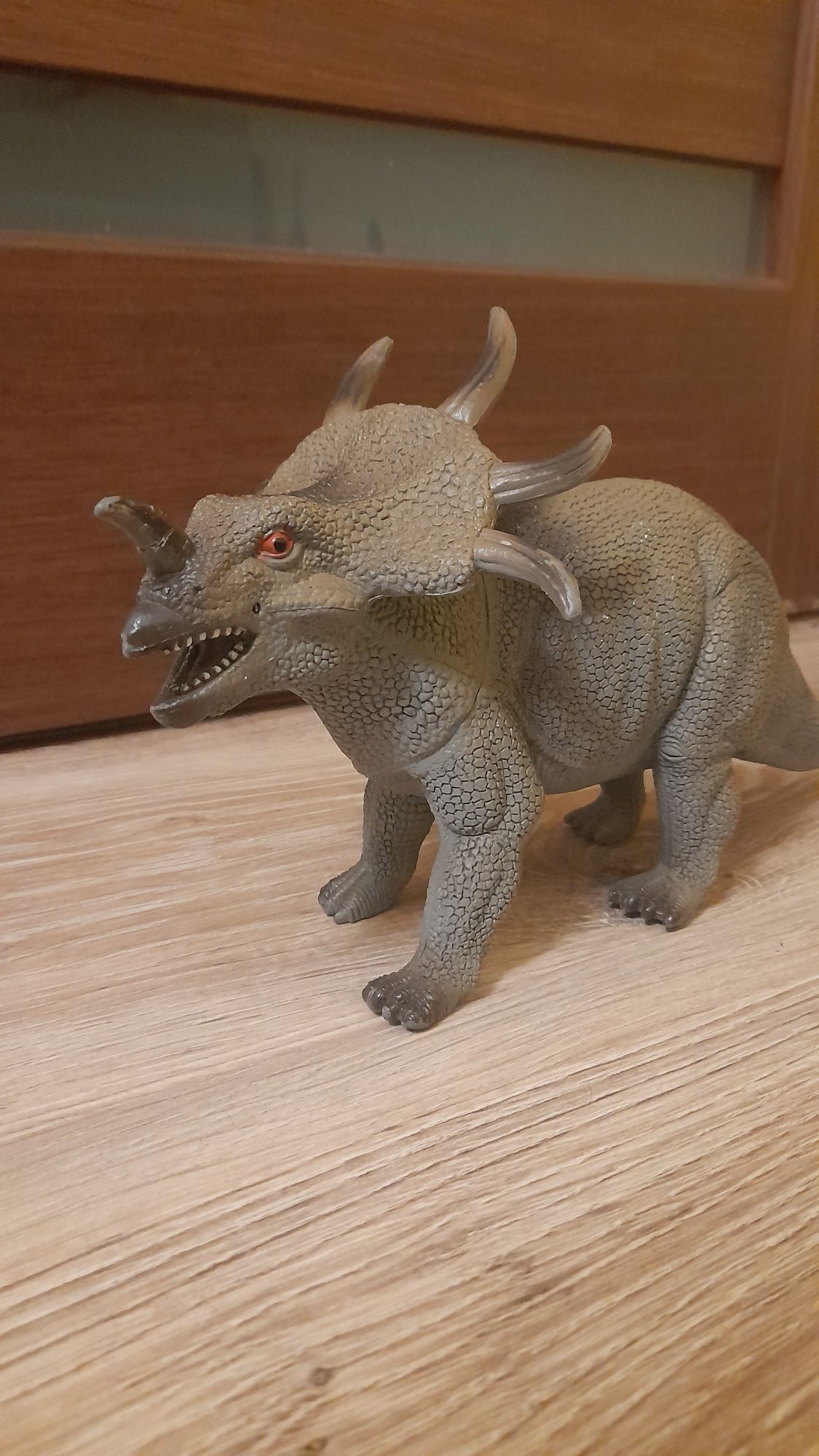 Duża figurka dinozaura
