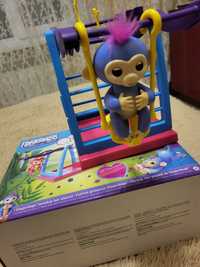 Дитячий майданчик та інтерактивна ручна мавпочка синя Лів Fingerlings