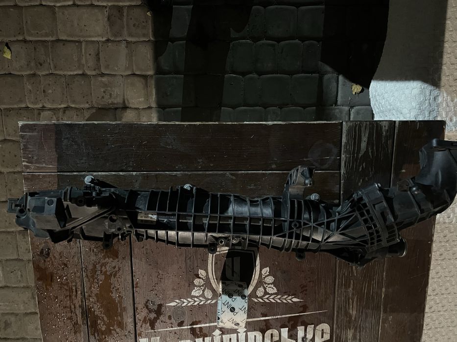 Впускной коллектор BMW .