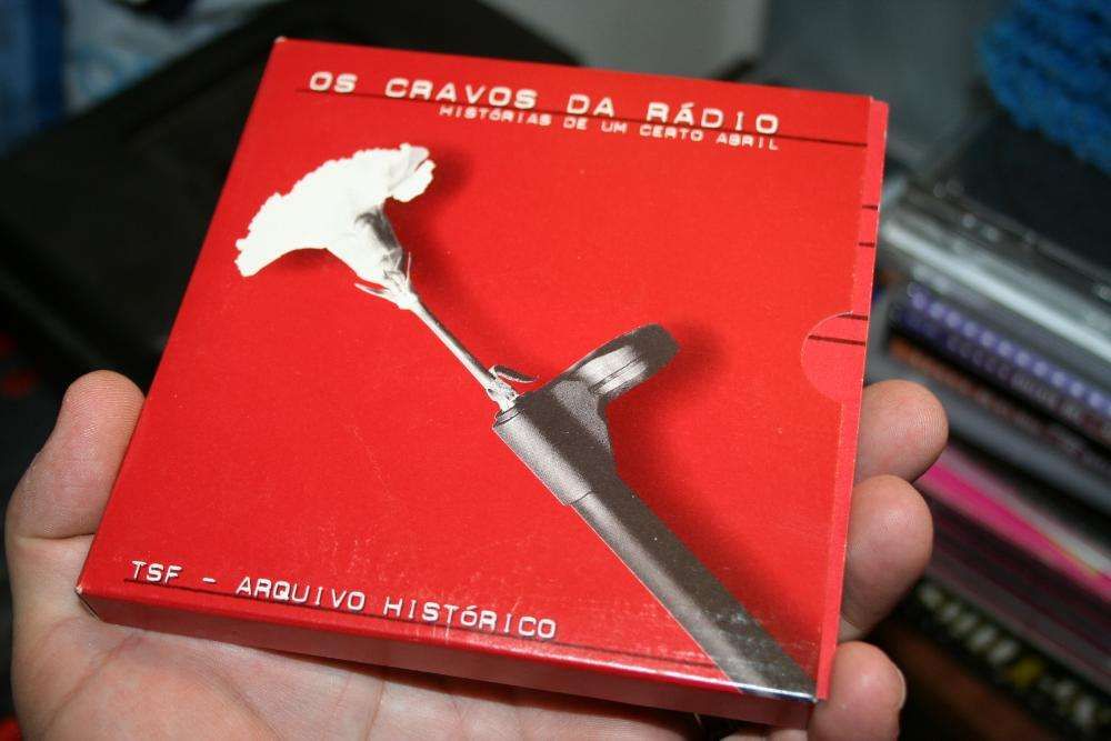 25 de Abril de 1974 - Coleção CDs OS CRAVOS DA RÁDIO - ARQUIVO TSF