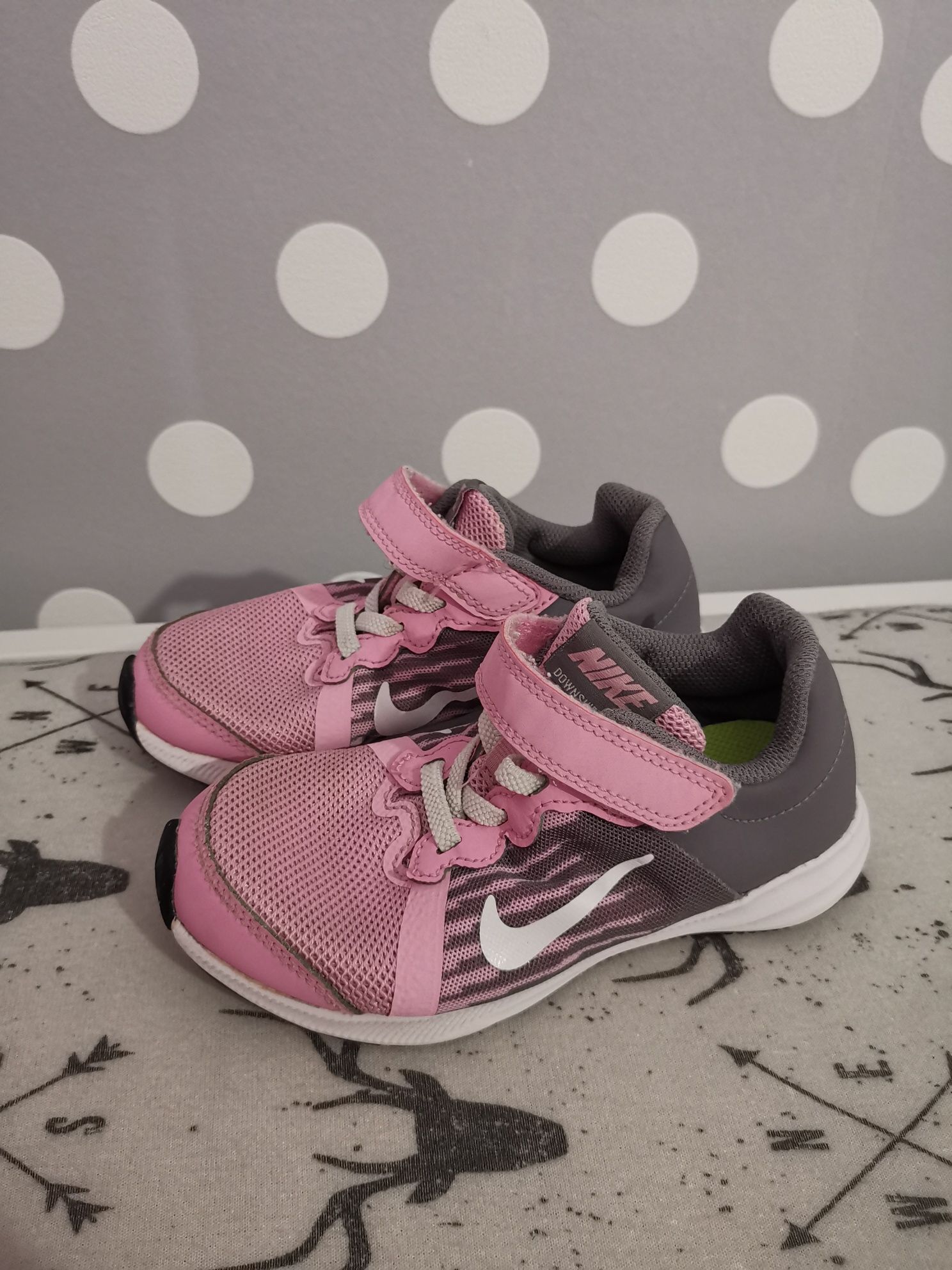 Buty sportowe oryginalne nike dziewczynka 26/27