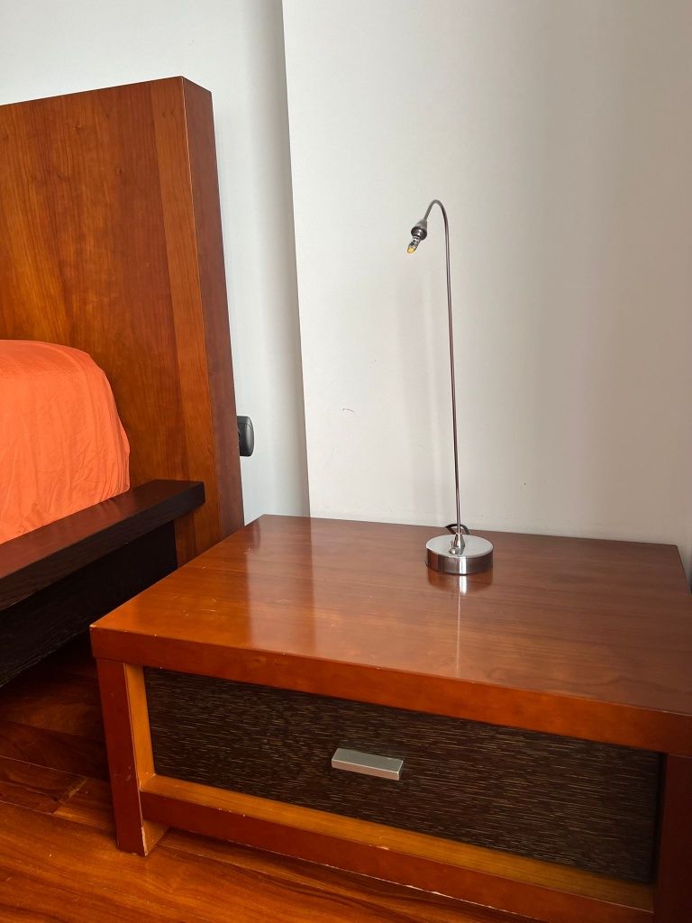 Quarto mobilado com acesso cozinha e piscina