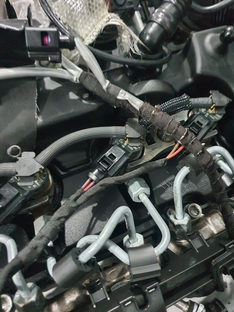 Форсунка skoda a7, golf 7, passat b8 1.6 tdi 04l130277aj
