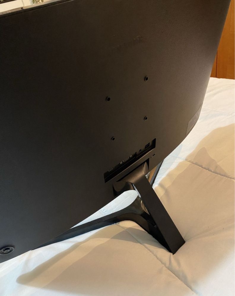 Monitor Samnsung Curvo 27”