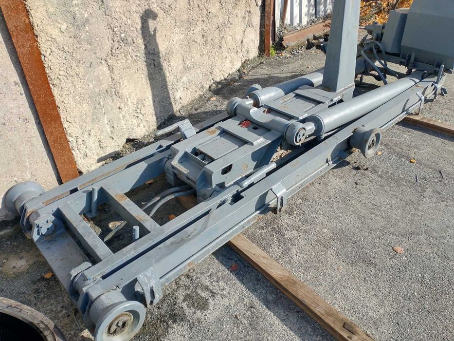 Urządzenie hakowe kontener budowlany