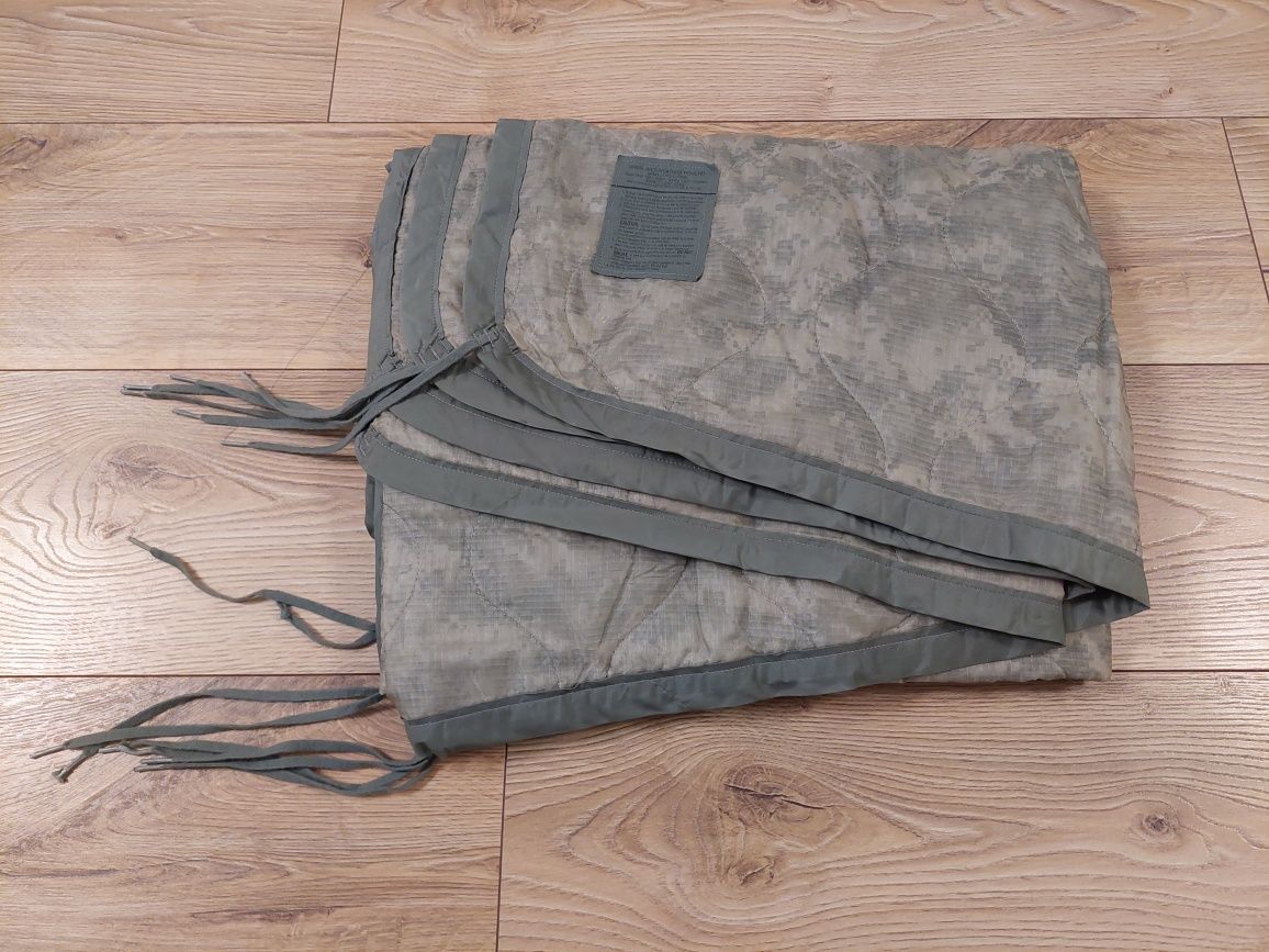 Woobie / poncho liner US Army UCP kontrakt podpinka kołdra derka koc