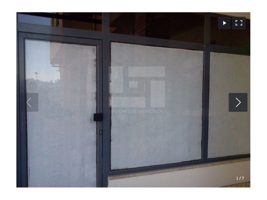 ***Loja em tosco composta por espaço amplo, casa de banho e estac...