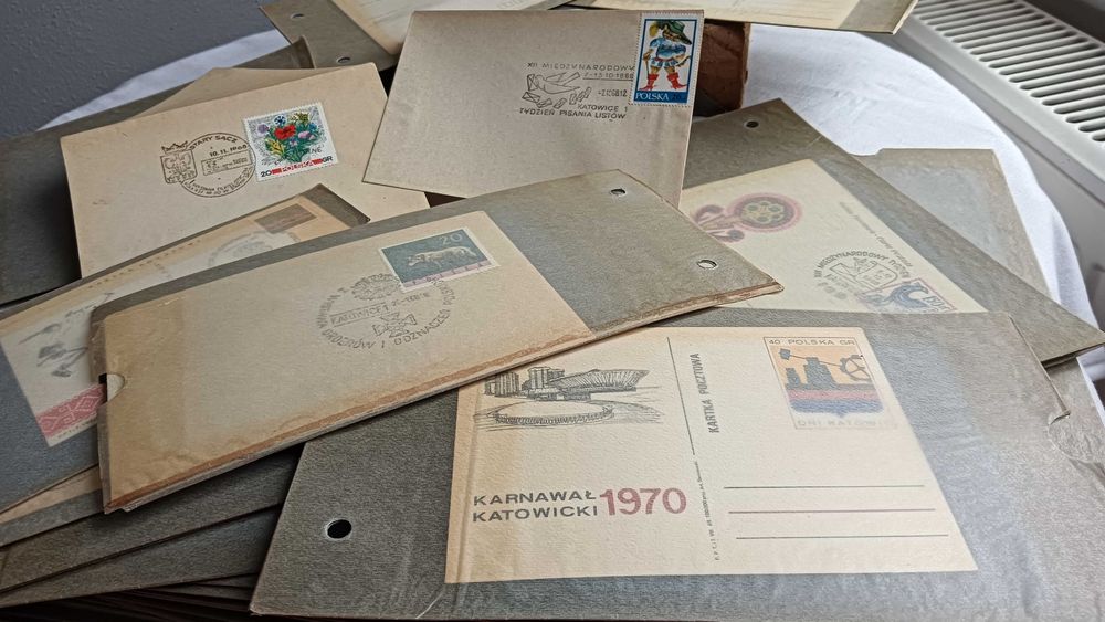 Stary klaser z pocztówkami + koperty+ znaczki . ZFP. Ruch Warszawa