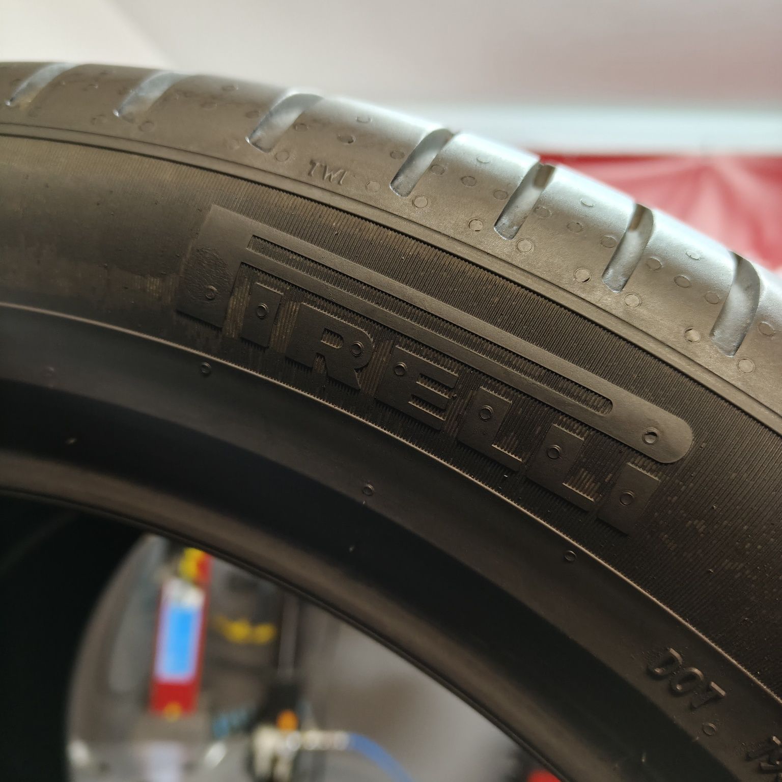 255/45/19 Sprzedam parę opon letnich Pirelli