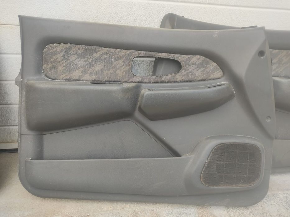 Forras das portas de Mitsubishi L200
