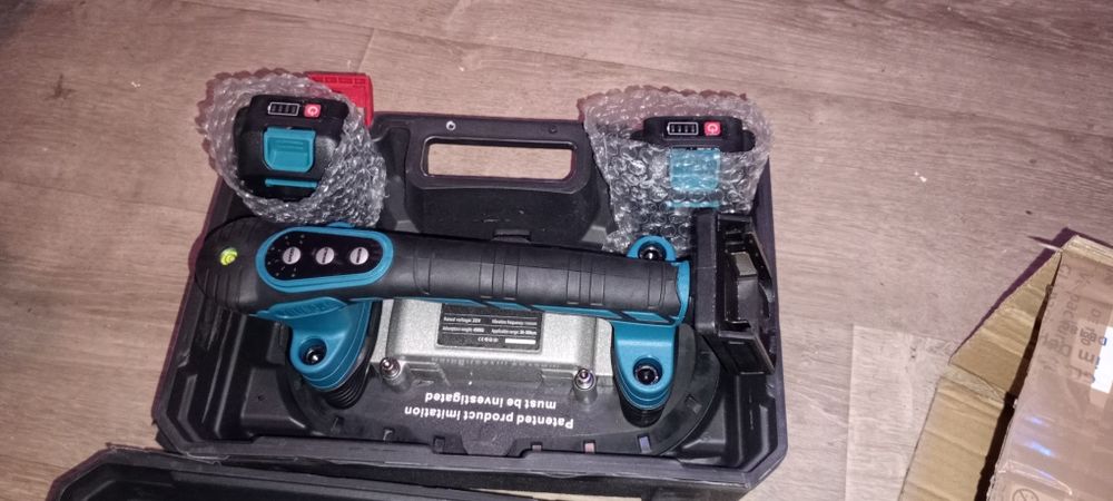 Przyssawka wibracyjna do płytek