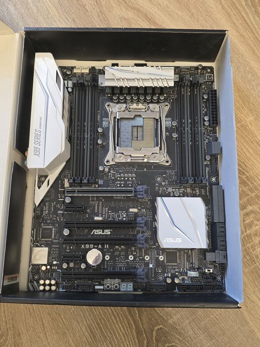 Материнська плата Asus X99-A II