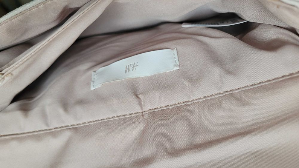 Beżowa torebka, kopertówka, H&M, faktura skóry węża