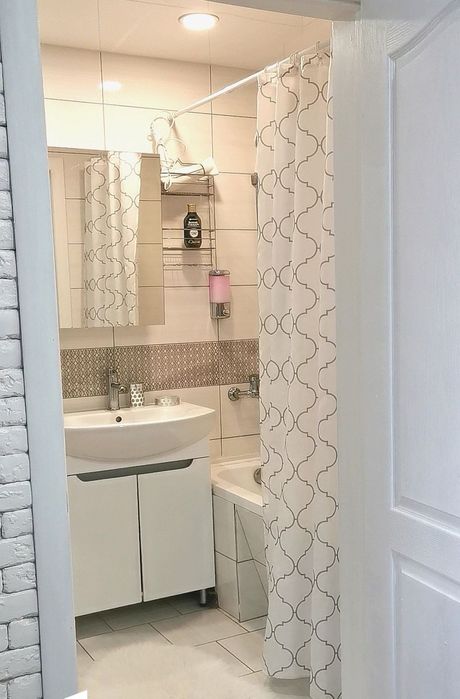 Від 1 місяця .Комунальні входять в ціну