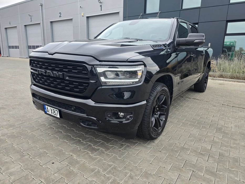 RAM 1500 RAM 1500 Big Horn Night Edition 2023 5,7 HEMI eTorque Crew Cab 4X4