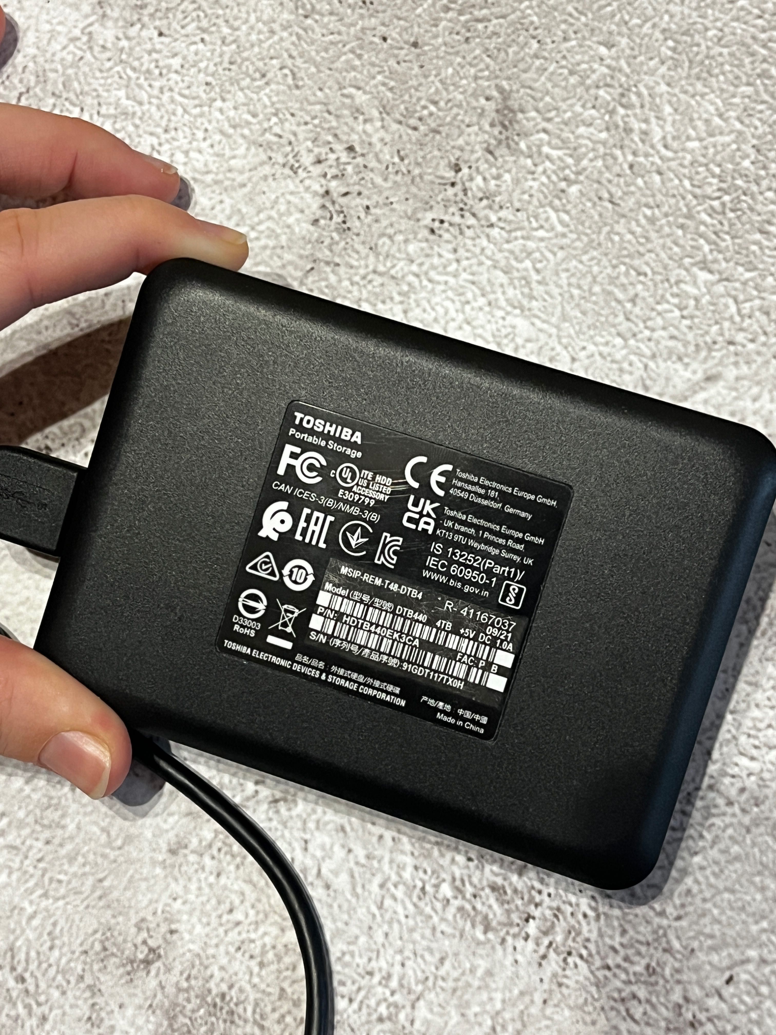 Toshiba 4TB зовнішній жорткий диск HDD