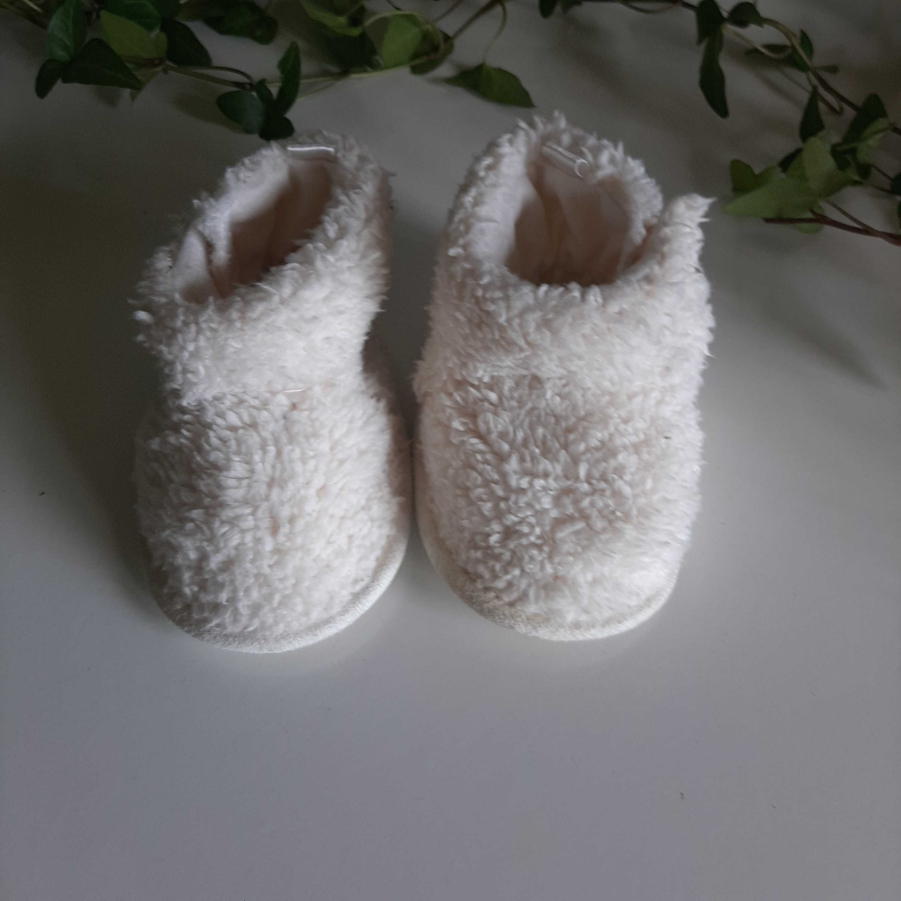 Nowe białe buciki kapcie pantofle kozak botkii 6 - 12 miesięcy F&F