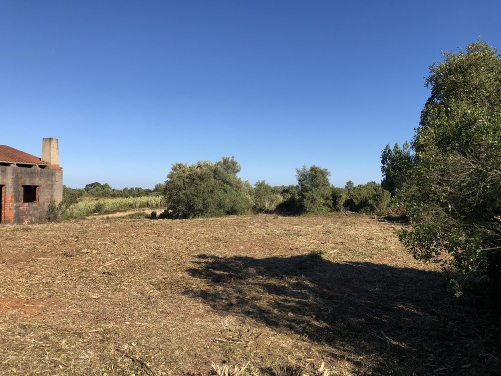 Quinta rustica 4320 m , com moardia t3 c permissao para finalizar obra