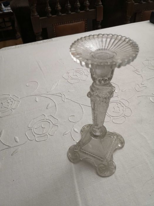 castiçal de vidro muito antigo