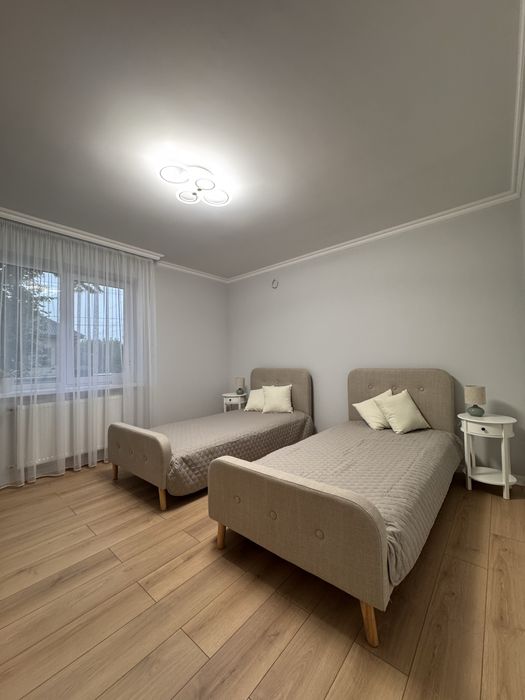 Продається просторий, новий будинок. Поруч р-ку Краснодонців