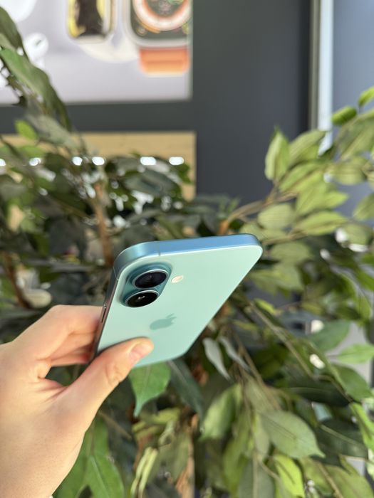 iPhone 16 256GB Teal