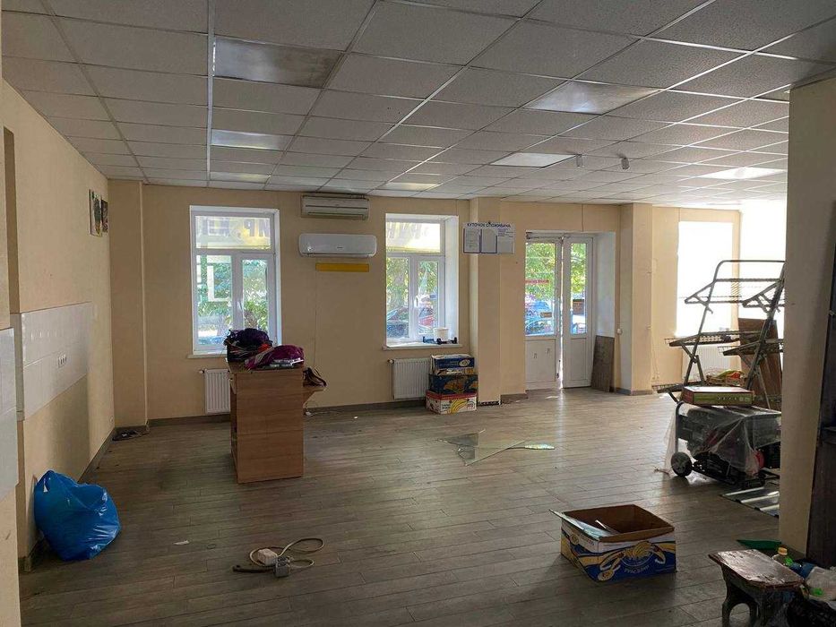 Центр Декабристів торгове приміщення 70 кв.м. прохідняк ремонт