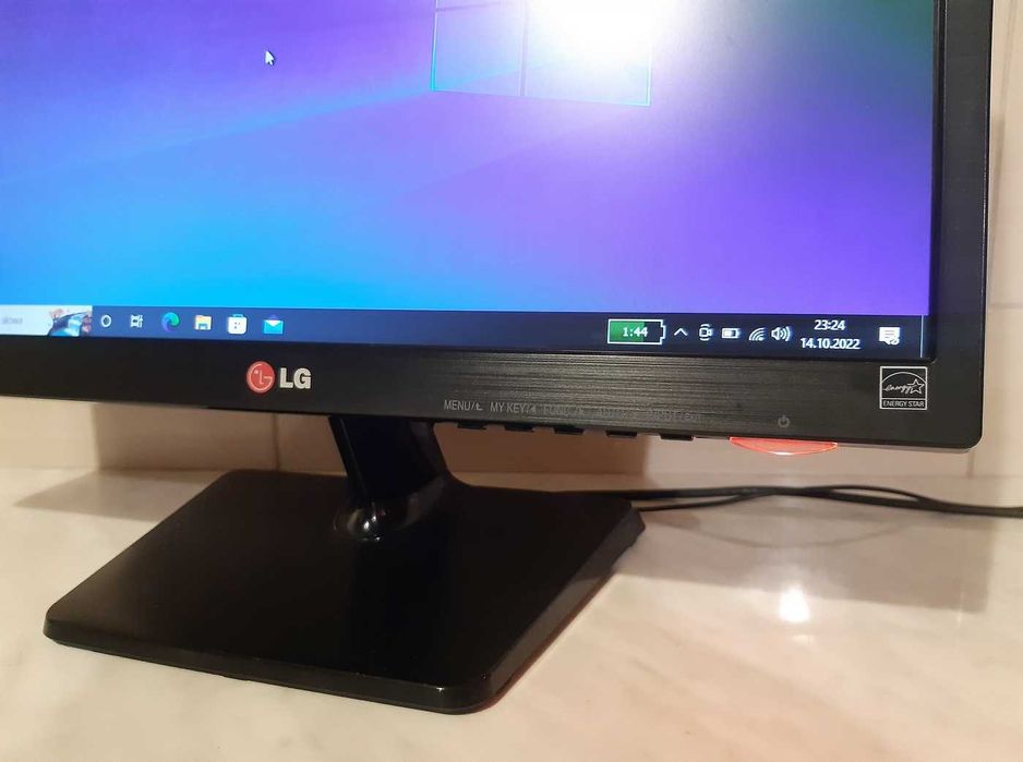 Monitor LED firmy LG kompletny z kabelkami HDMI i zasilania