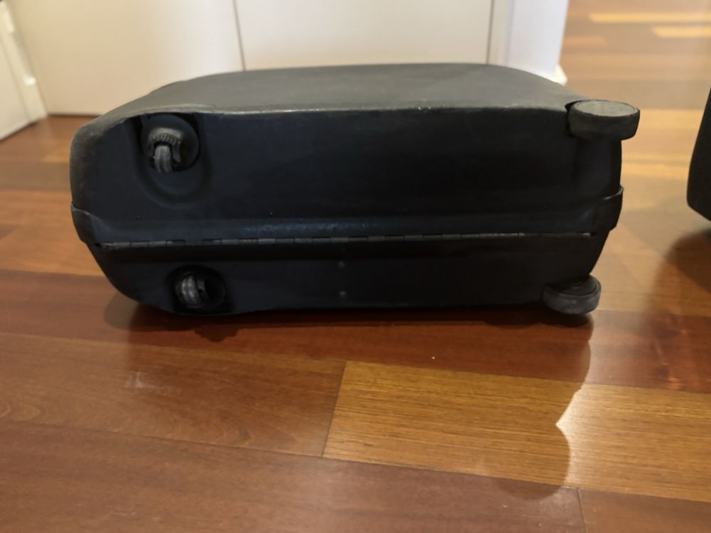 Duas malas Samsonite tamanho médio