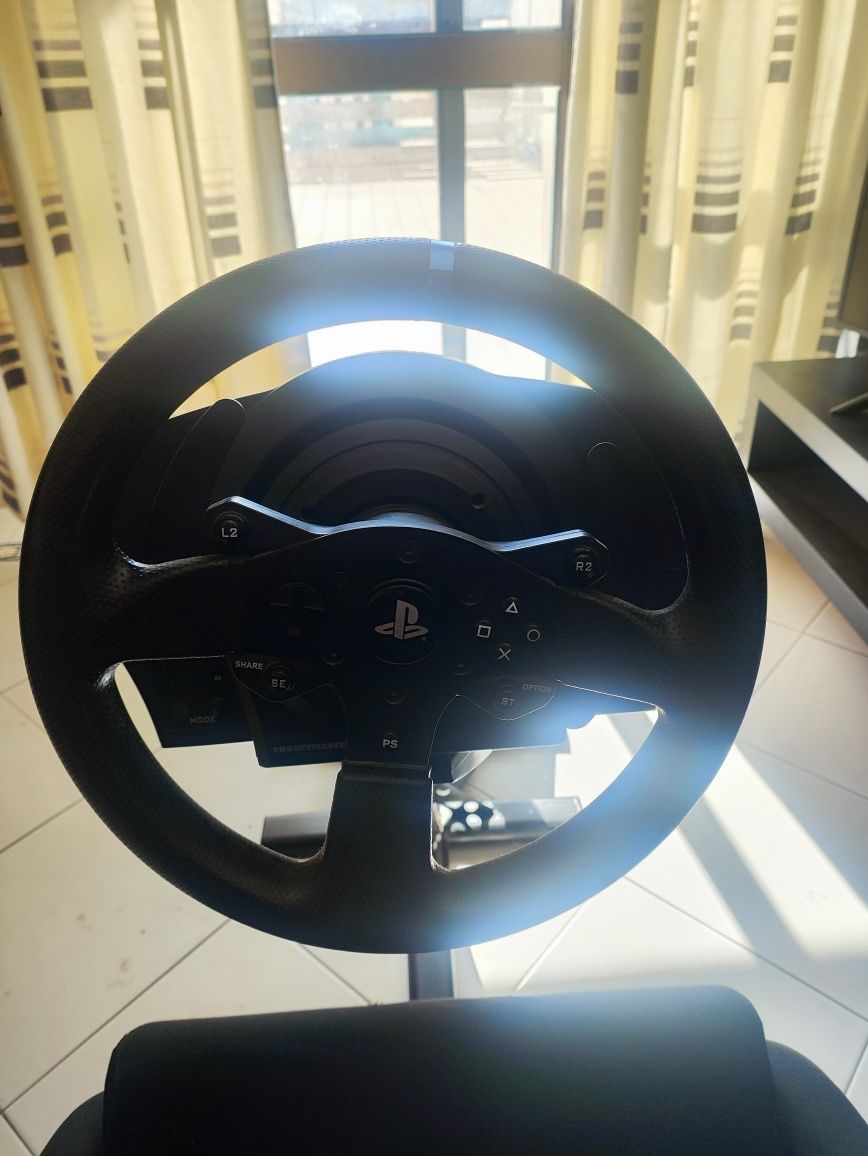Thrustmaster t300rs com baquete