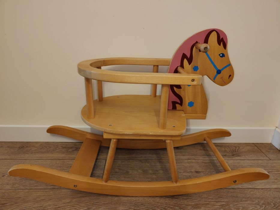Koń konik drewniany na biegunach