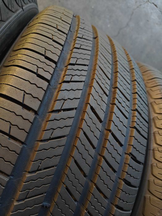 R17 235 55 шини всесезонні  Michelin Defender T+H made USA як нові
