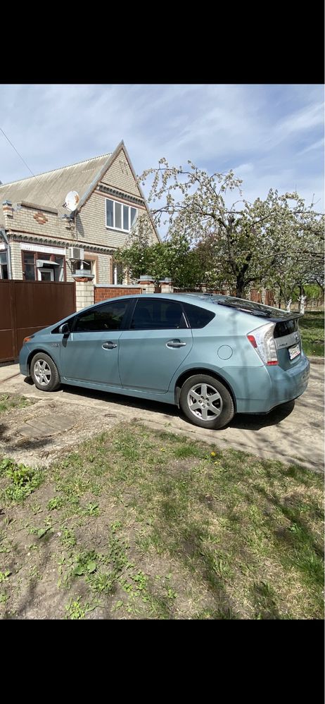 Продам Toyota Prius plug-in Hybid 2014р.