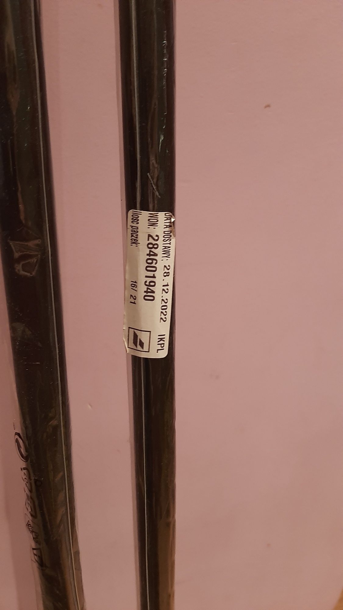 Karnisz czarny 210-385