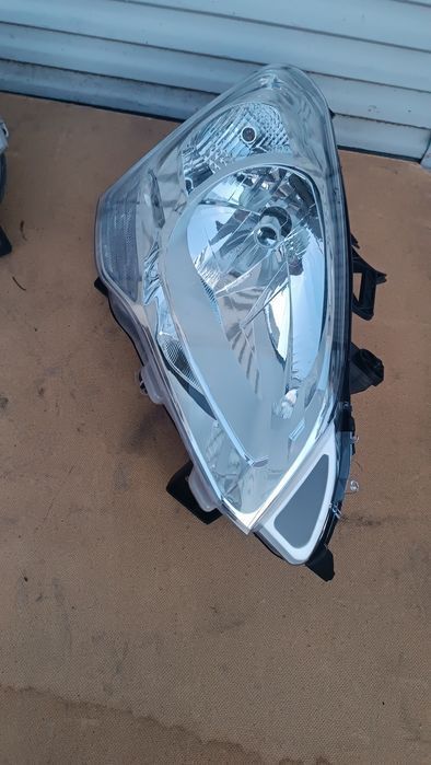 Vendo faróis citroen Berlingo ano 2008/15