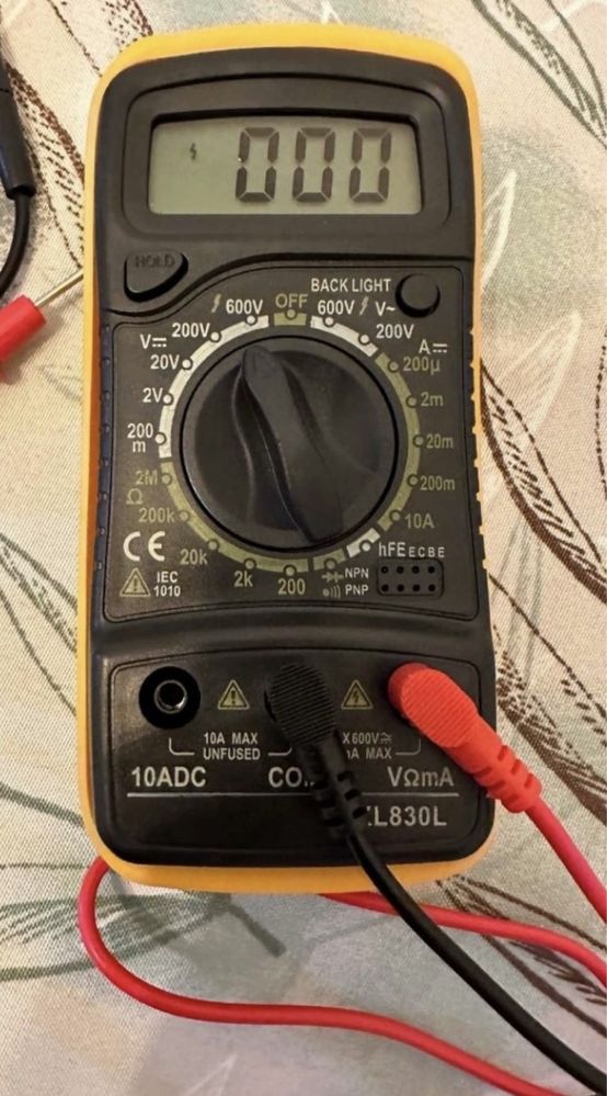 Multimetr cyfrowy z podświetlanym ekranem LCD