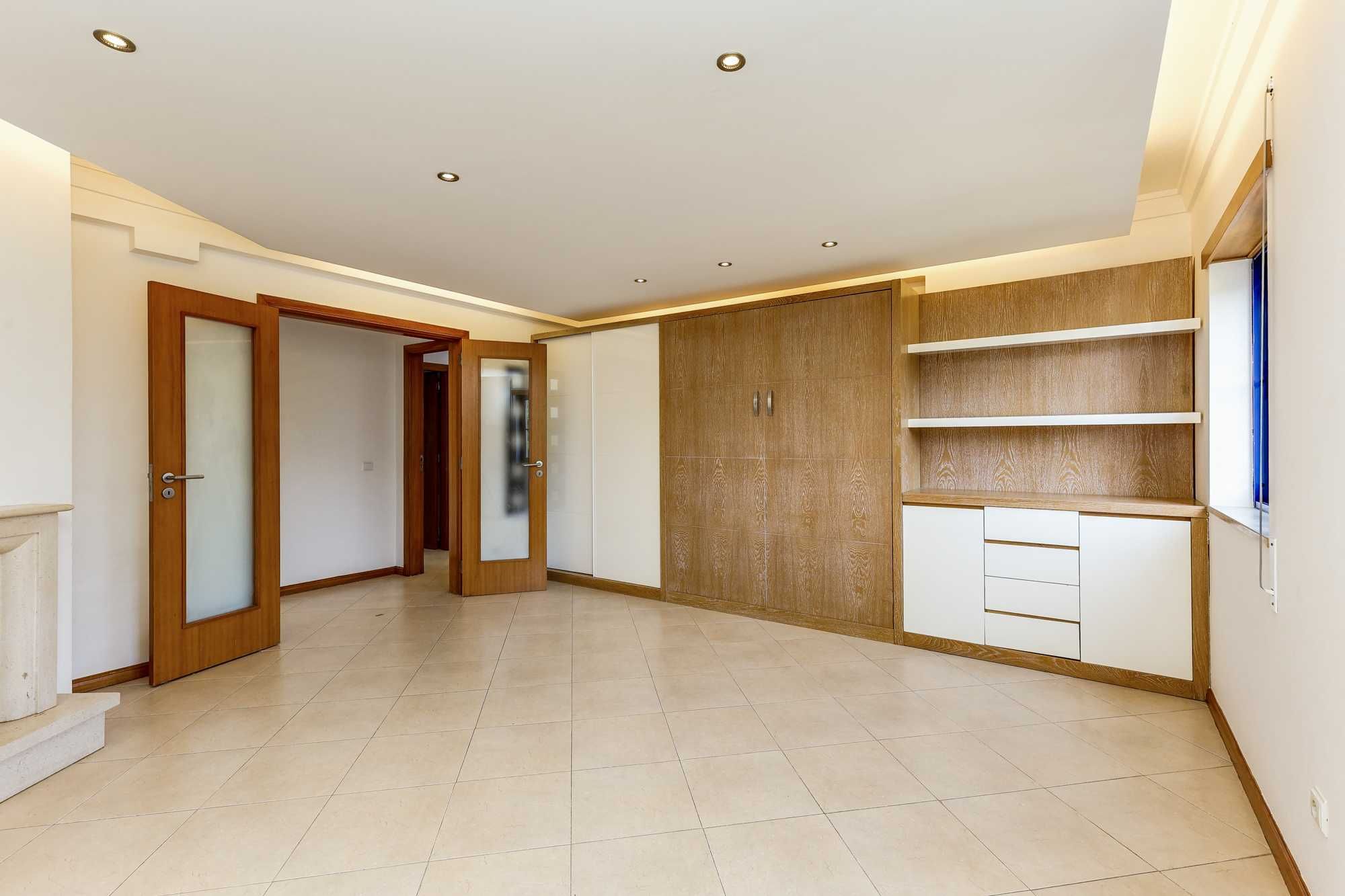 Apartamento Familiar T2 com Vista Mar na Charneca de Caparica