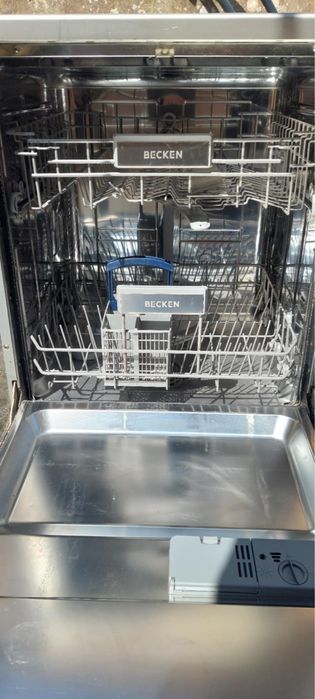 Máquina de Lavar Loiça Becken – Quase Nova