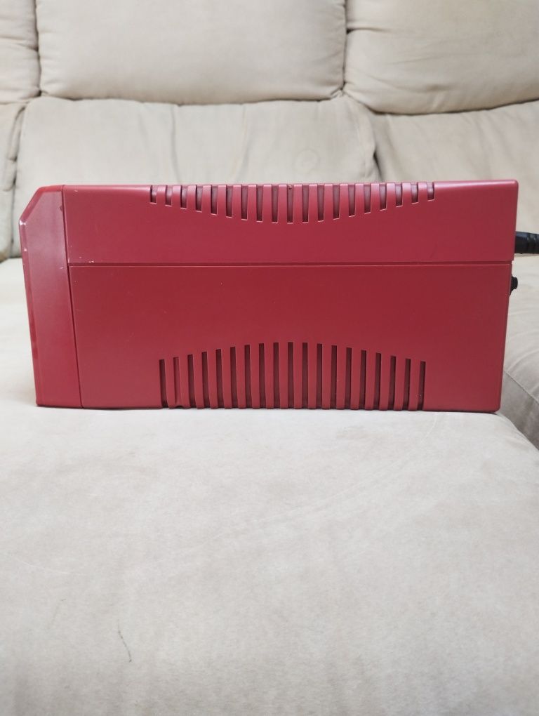 UPS Salicru SPS ONE 900VA (bateria nova maior do que a original)